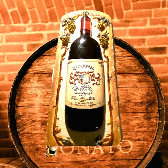 Mary Beth Zeitz Signed 2  70' Wine Bottle Resin 3D Wall Plaques Merlot Sauvignon - Picture 4 of 8